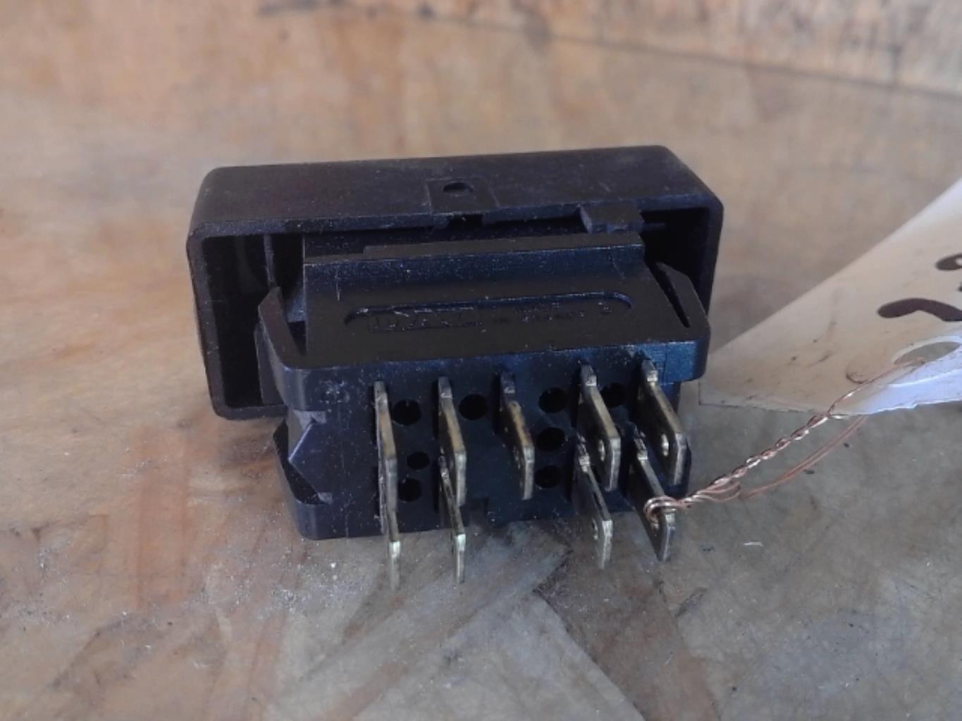 Bouton de warning RENAULT R19 PHASE 2 Diesel - 1