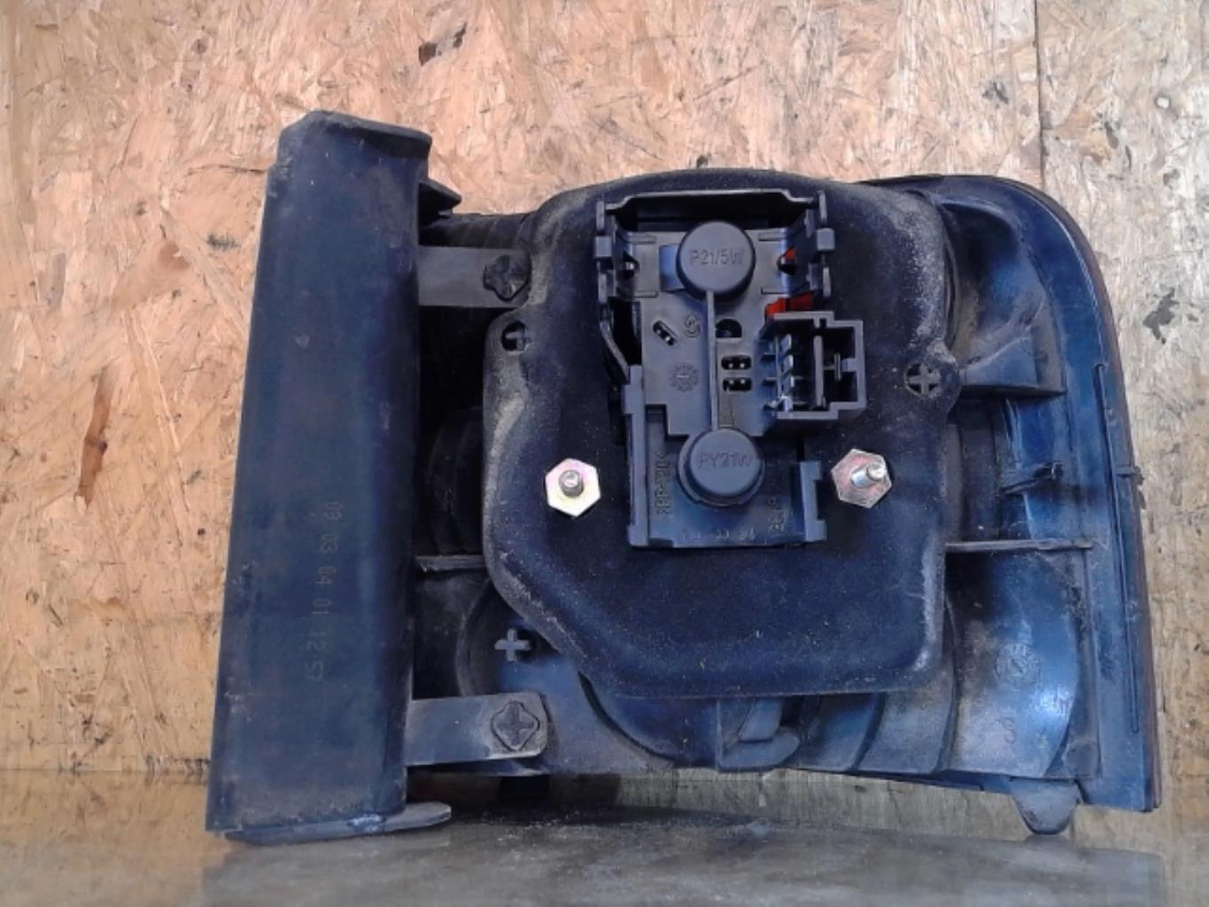 Feu arriere secondaire gauche (feux) FIAT STILO BREAK Diesel - 1