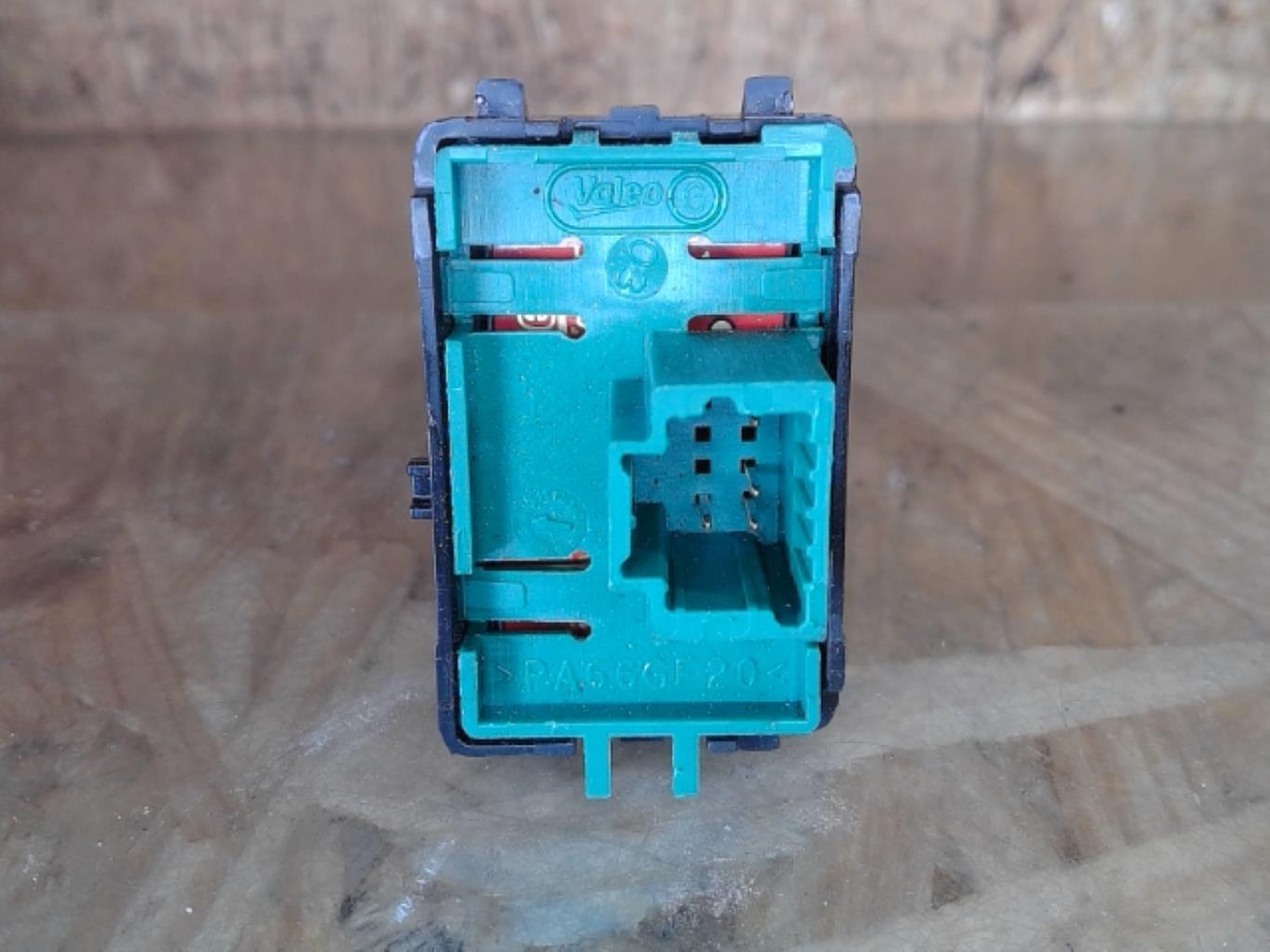 Bouton/Interrupteur RENAULT CLIO 4 PHASE 2 Diesel - 1