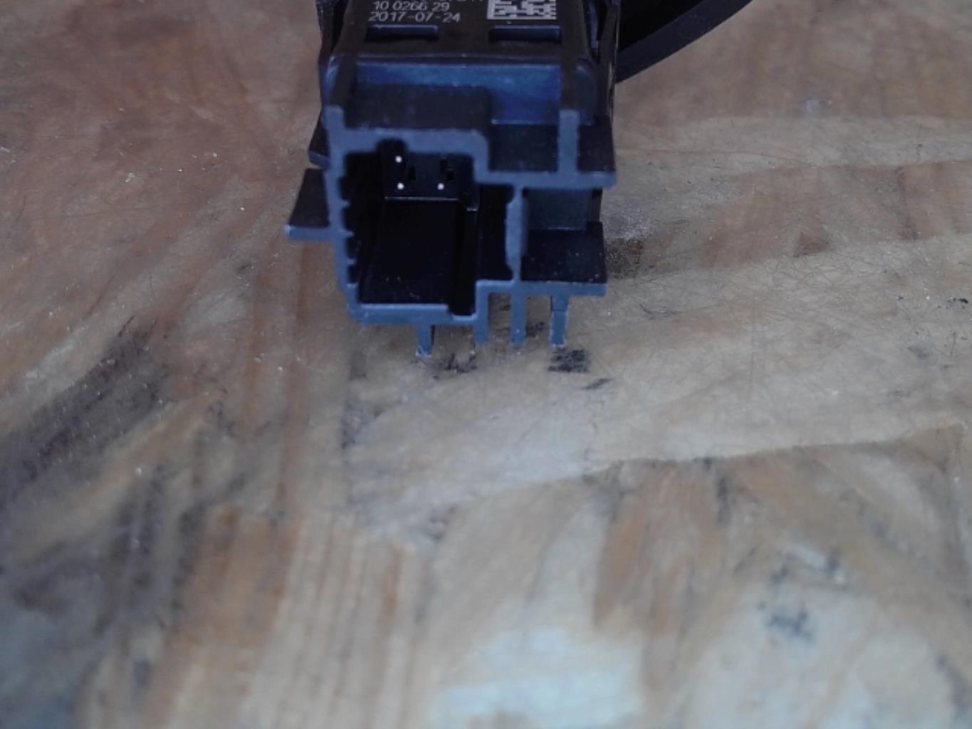Bouton de warning RENAULT CLIO 4 PHASE 2 Diesel - 1