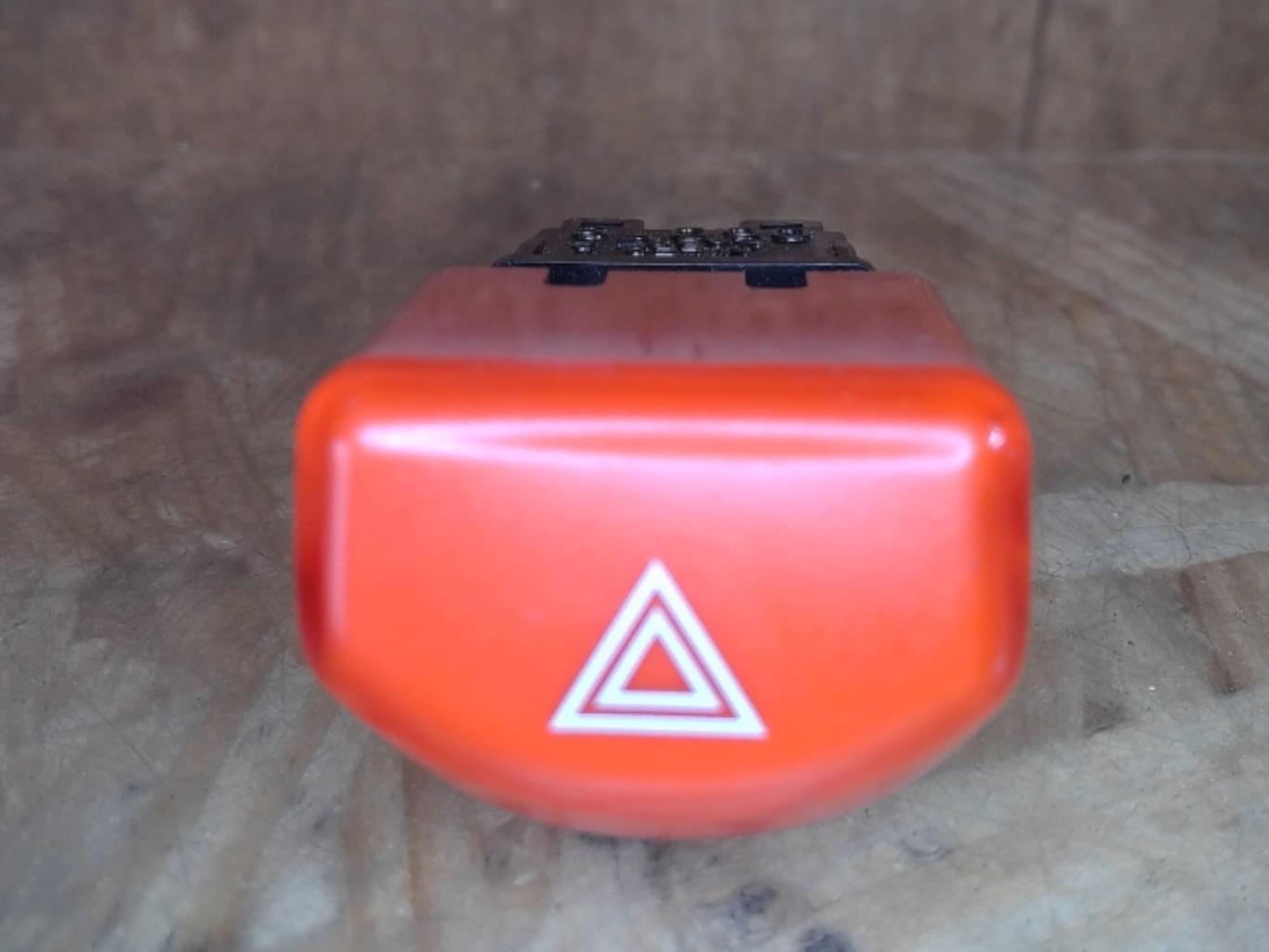 Bouton de warning NISSAN MICRA 3 PHASE 1 Essence - 1