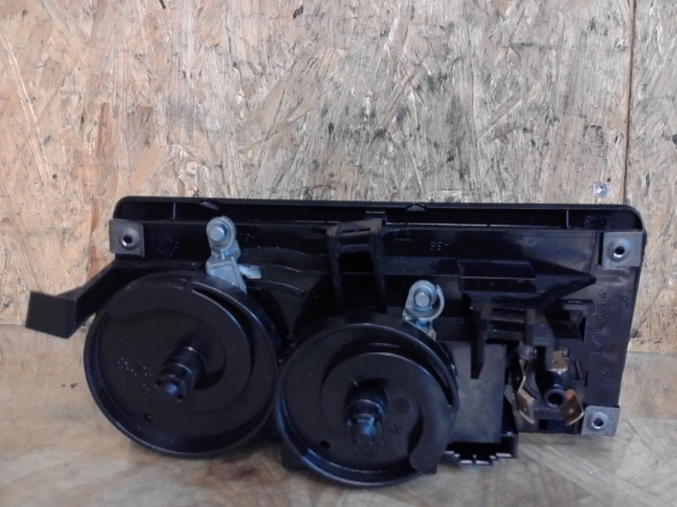 Commande chauffage VOLKSWAGEN POLO COUPE PHASE 2 Essence - 1