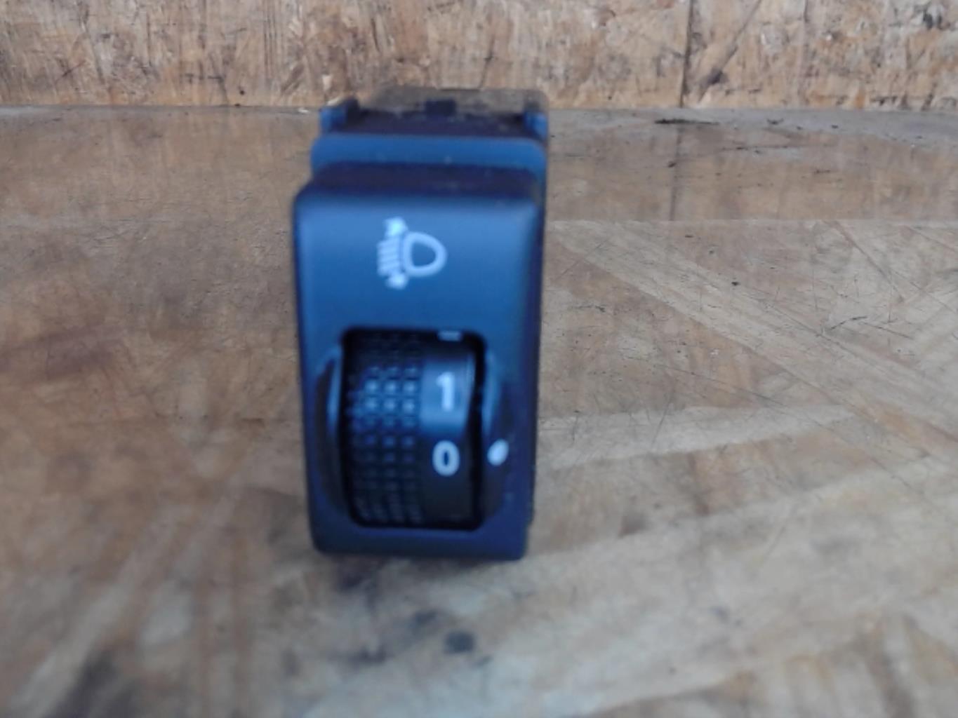 Commande de reglage hauteur de phare NISSAN MICRA 3 PHASE 1 Essence - 1