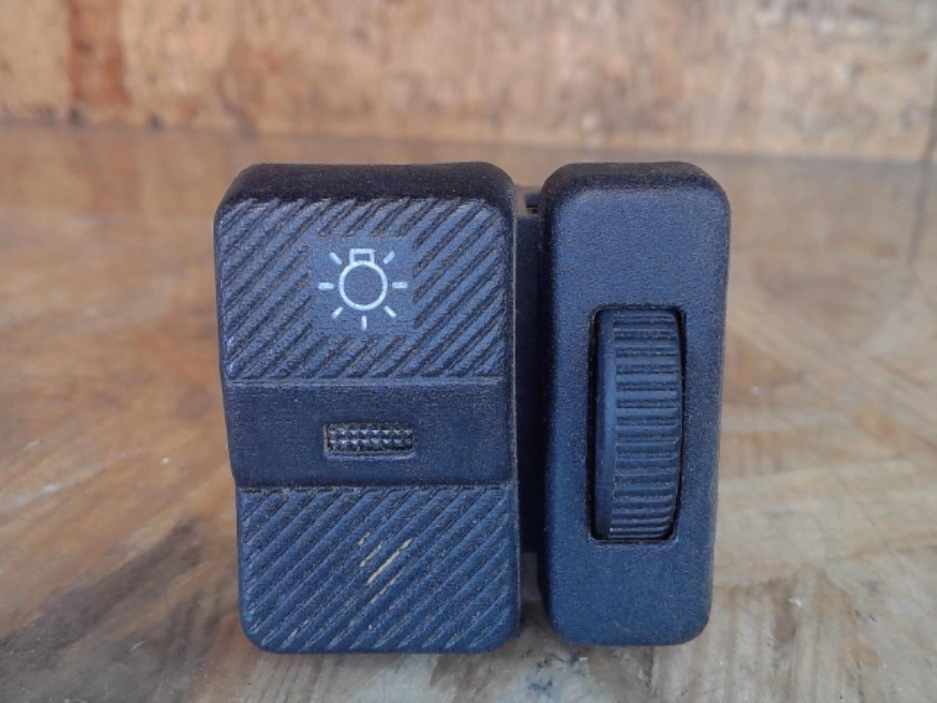 Commande de reglage hauteur de phare VOLKSWAGEN POLO COUPE PHASE 2 Essence - 1