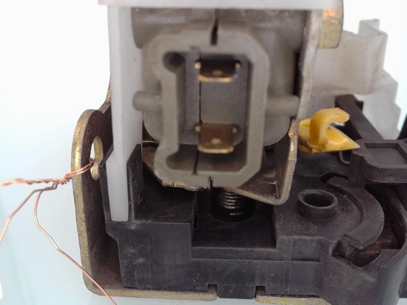 Serrure avant gauche RENAULT CLIO 2 PHASE 1 Essence - 1