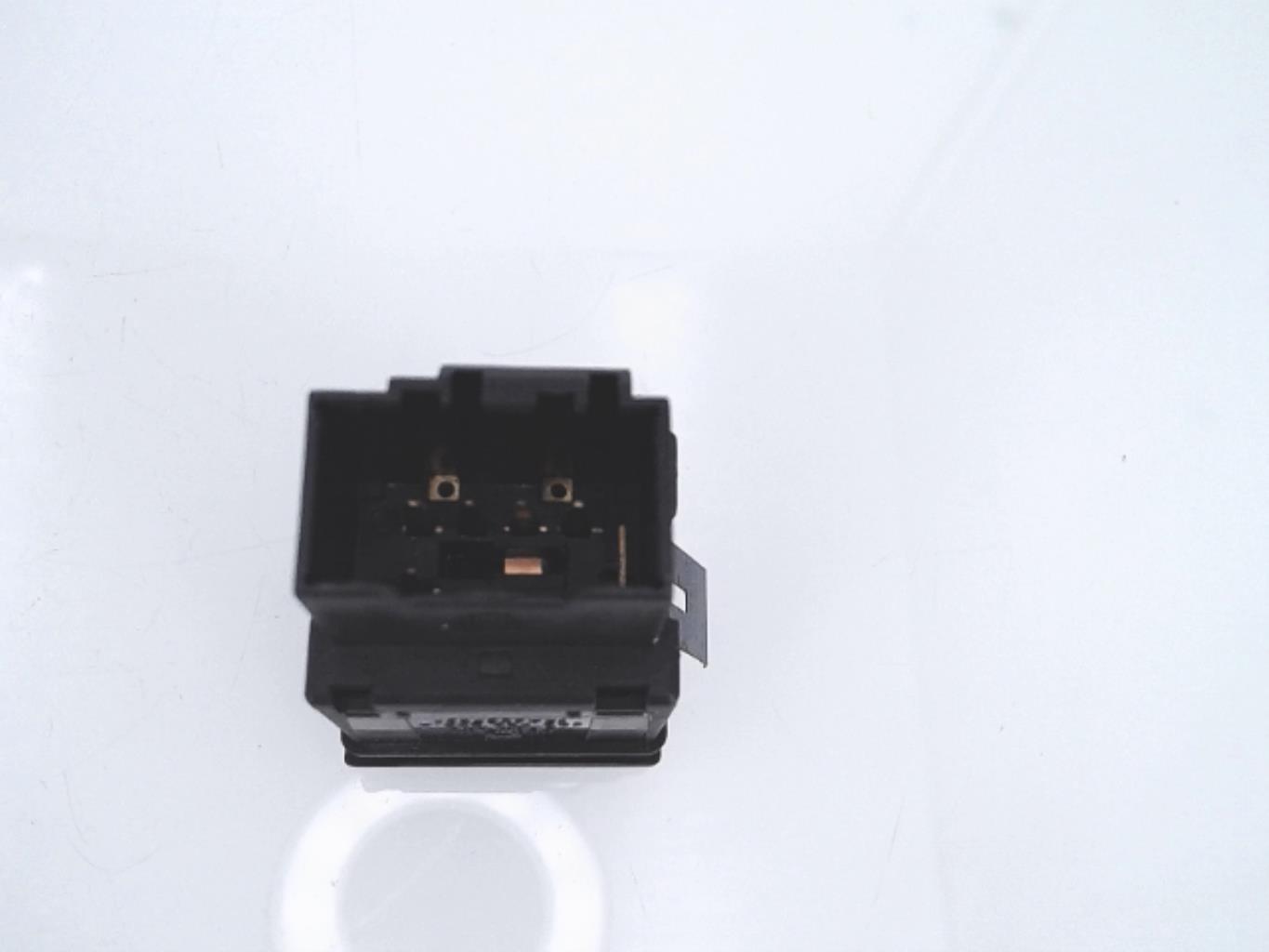 Bouton de warning VOLKSWAGEN POLO 4 PHASE 2 Essence - 1