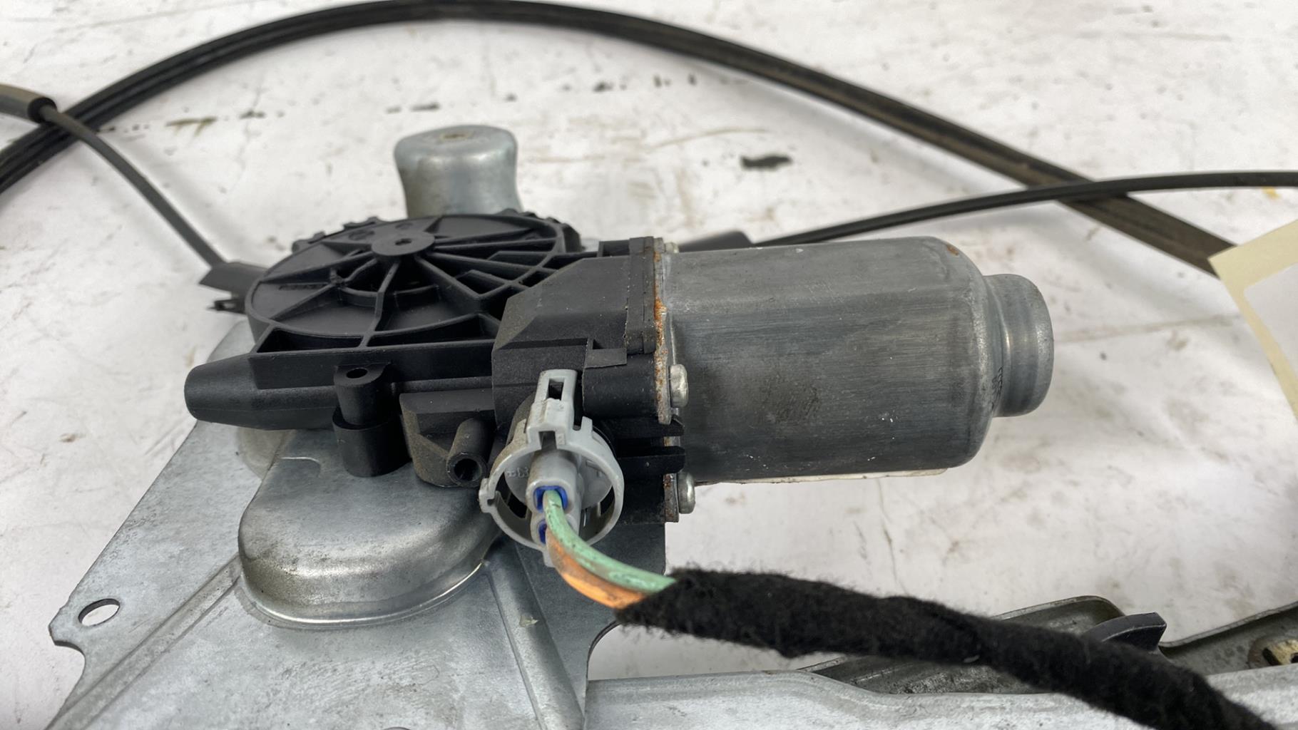 Leve vitre electrique avant droit RENAULT CLIO 3 PHASE 1 Diesel - 1