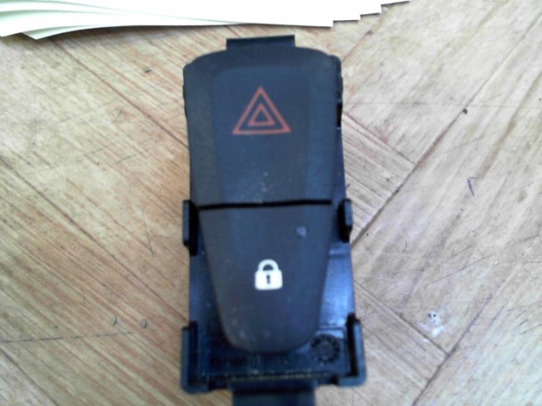 Bouton de warning RENAULT MEGANE 3 PHASE 2 BREAK Essence - 1