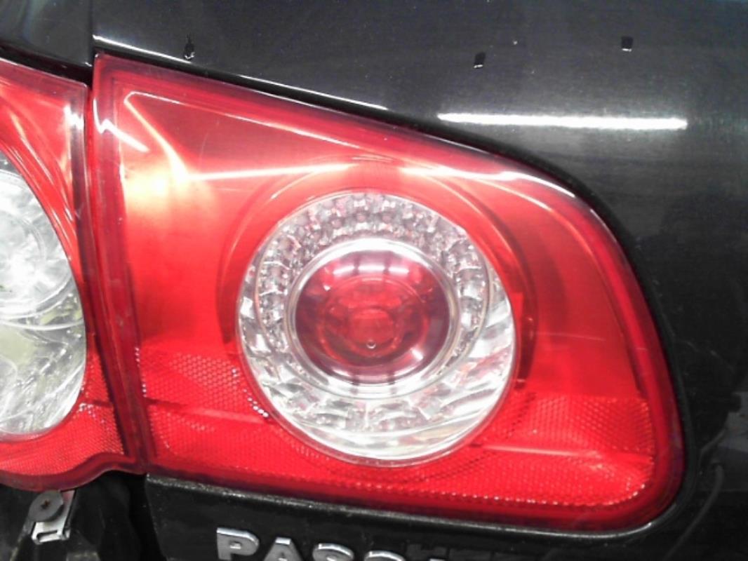 Gruppo ottico posteriore secondario sinistro (luci) VOLKSWAGEN PASSAT 5 BREAK Diésel - 1