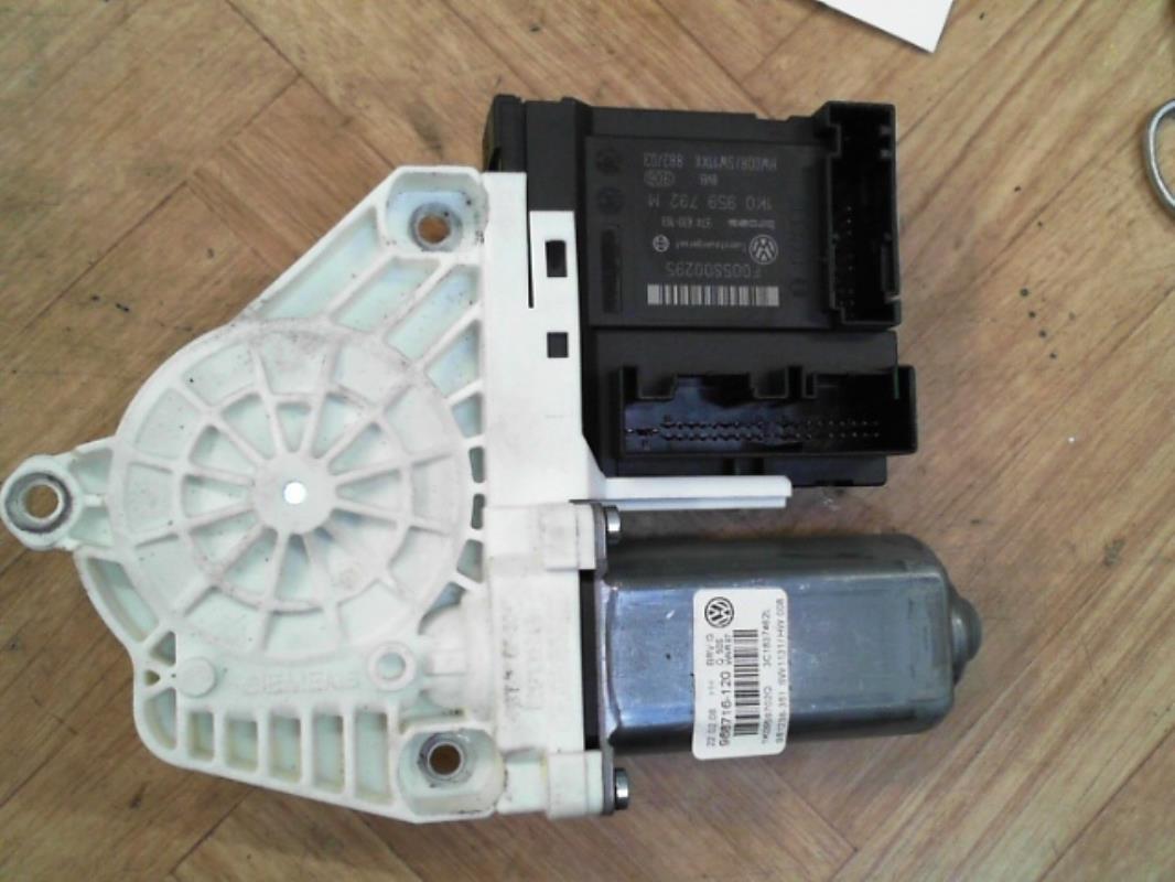 Motore alzacristalli anteriore destro VOLKSWAGEN PASSAT 5 BREAK Diésel - 1