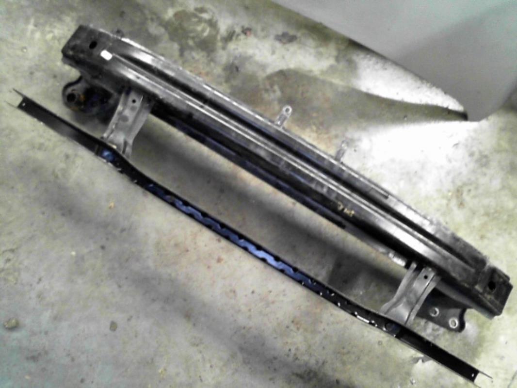 Traversa rinforzo paraurti anteriore VOLKSWAGEN PASSAT 5 BREAK Diésel - 1