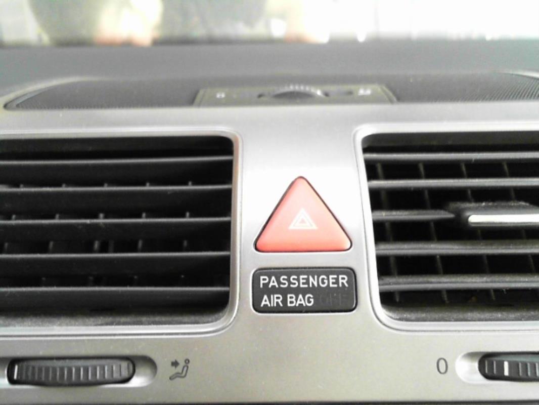 Bouton de warning VOLKSWAGEN GOLF 5 Diesel - 1