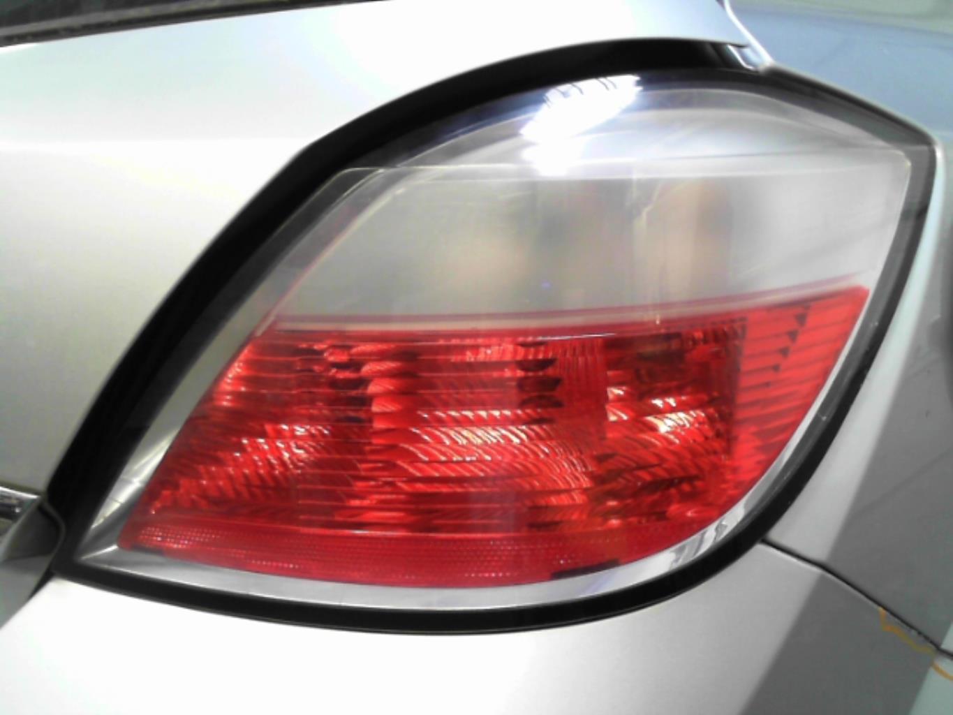 Fanale posteriore principale destro (luci) OPEL ASTRA H PHASE 1 Diésel - 1