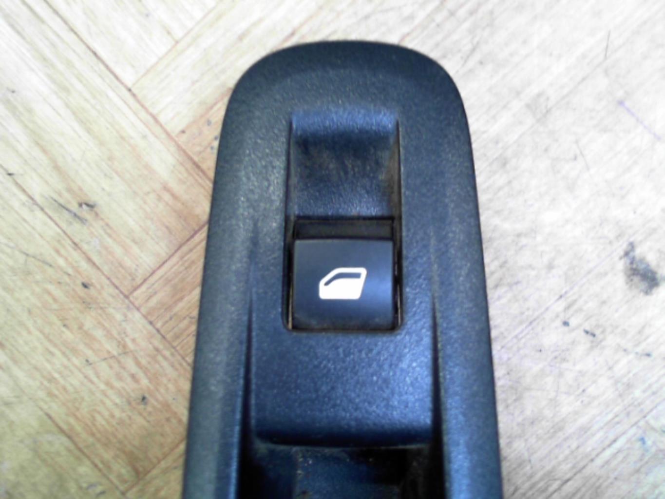 Interruttore lavacristalli posteriore destro PEUGEOT 308 2 PHASE 1 Gasolina - 1