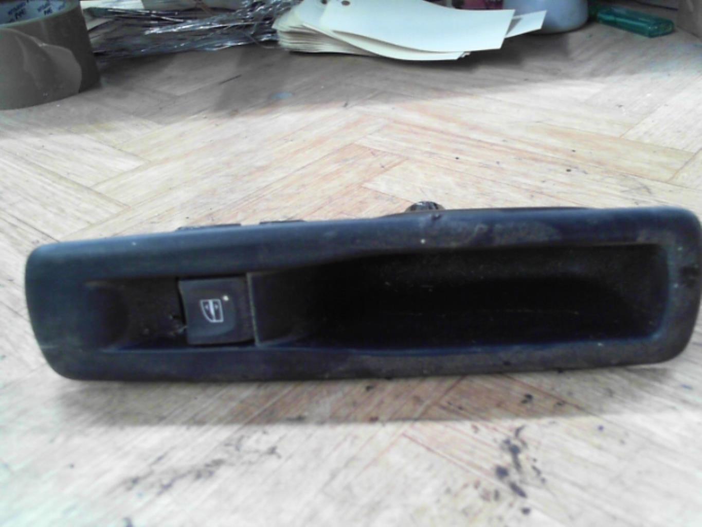Interruttore lavacristalli posteriore sinistro RENAULT MEGANE 3 PHASE 3 BREAK Diésel - 1