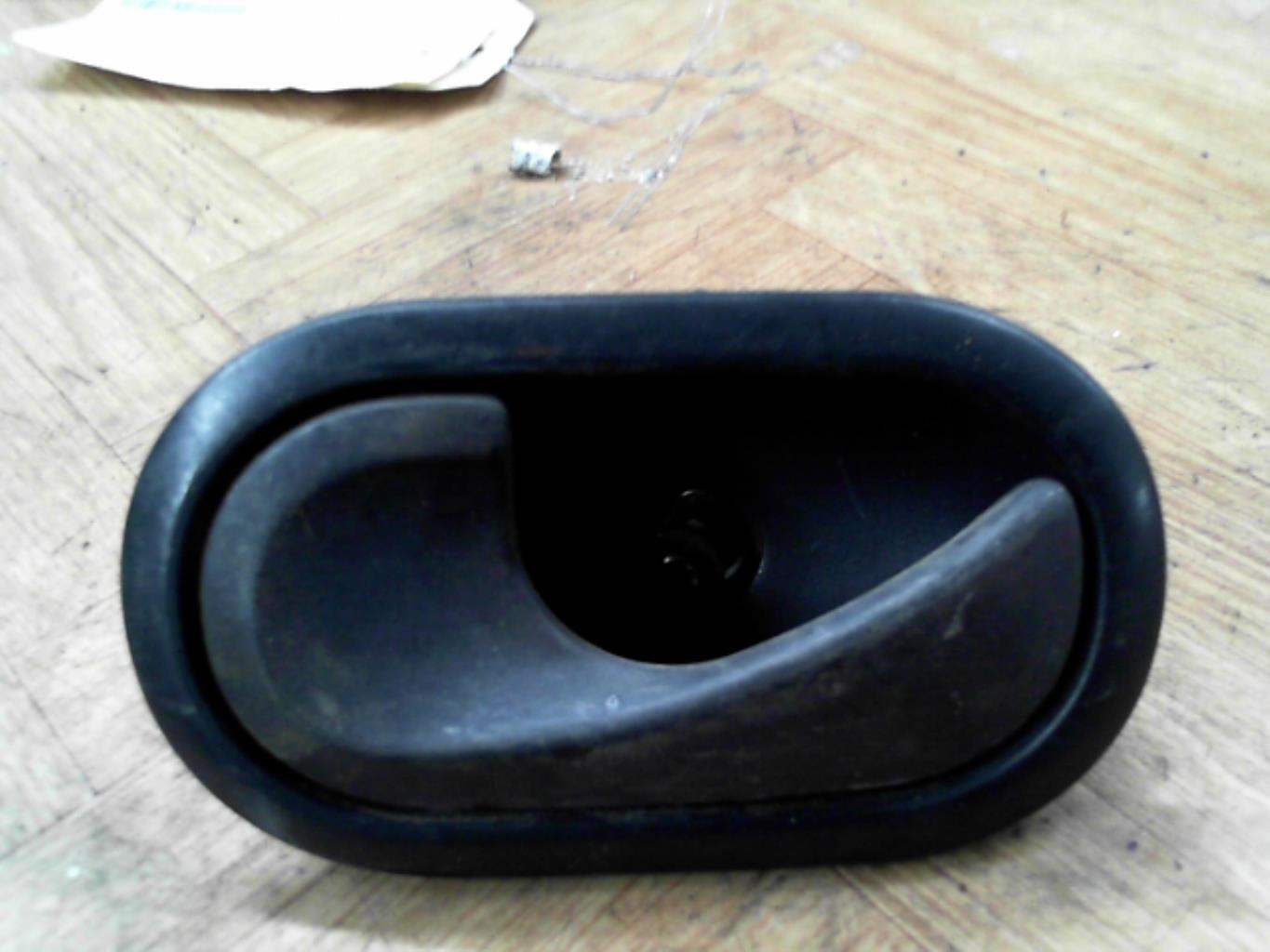 Maniglia interna porta bagagliaio sinistra RENAULT KANGOO 2 PHASE 1 Diésel - 1