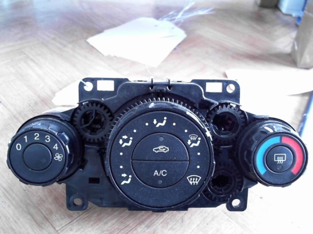Commande chauffage FORD FIESTA 6 PHASE 1 Essence - 1