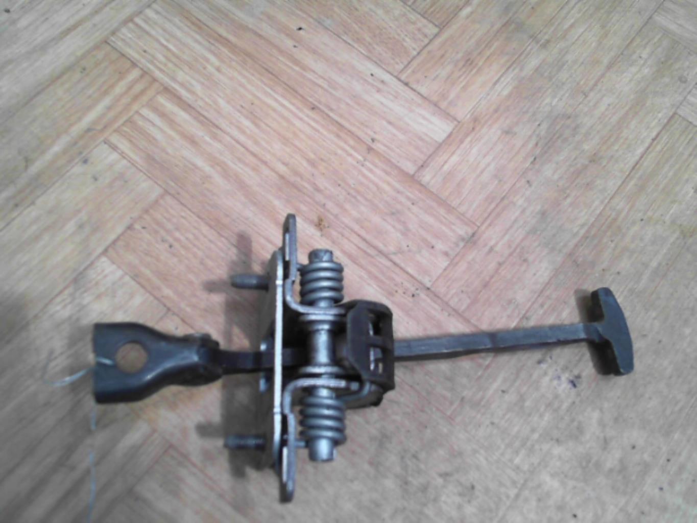 Arresto portiera posteriore sinistra PEUGEOT 308 1 SW PHASE 1 BREAK Diésel - 1