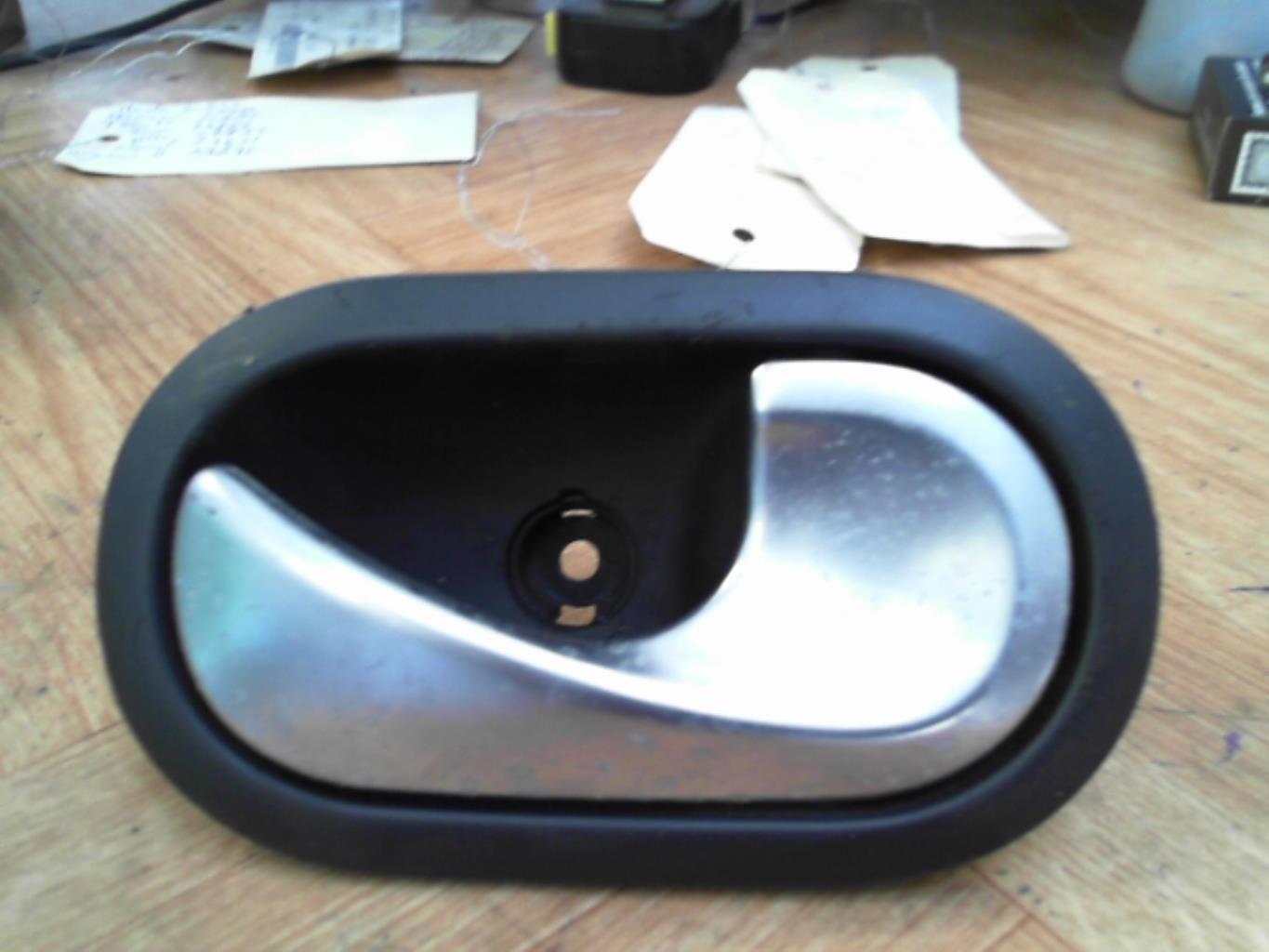 Maniglia interna posteriore destra RENAULT MEGANE 2 PHASE 1 Diésel - 1