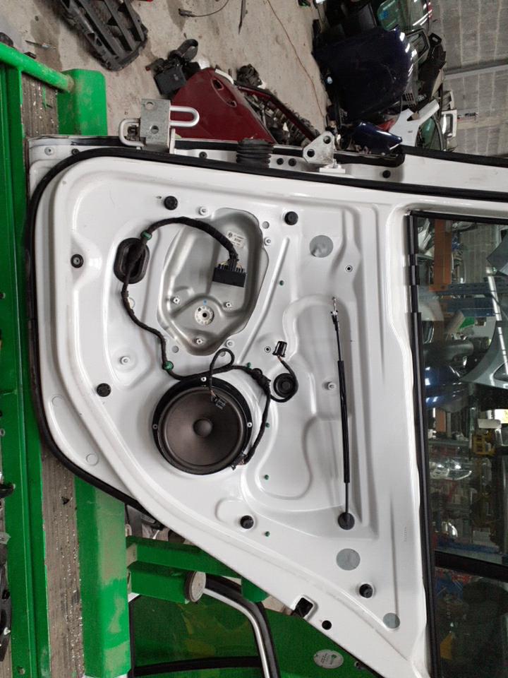 Alzacristalli elettrico posteriore destro VOLKSWAGEN GOLF 5 Diésel - 1