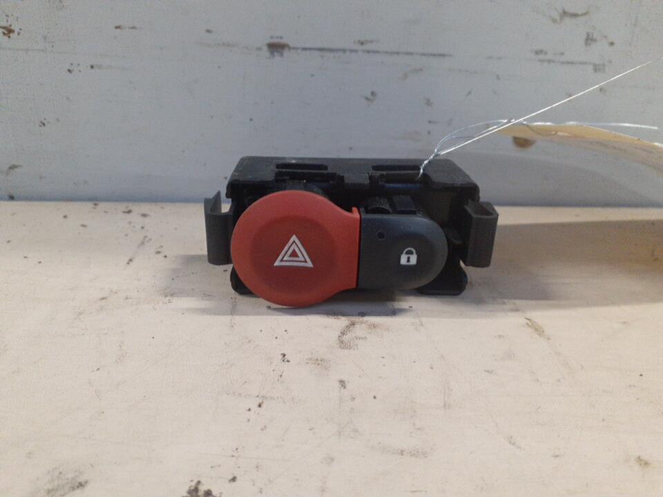 Bouton de warning RENAULT CLIO 3 PHASE 1 Diesel - 1