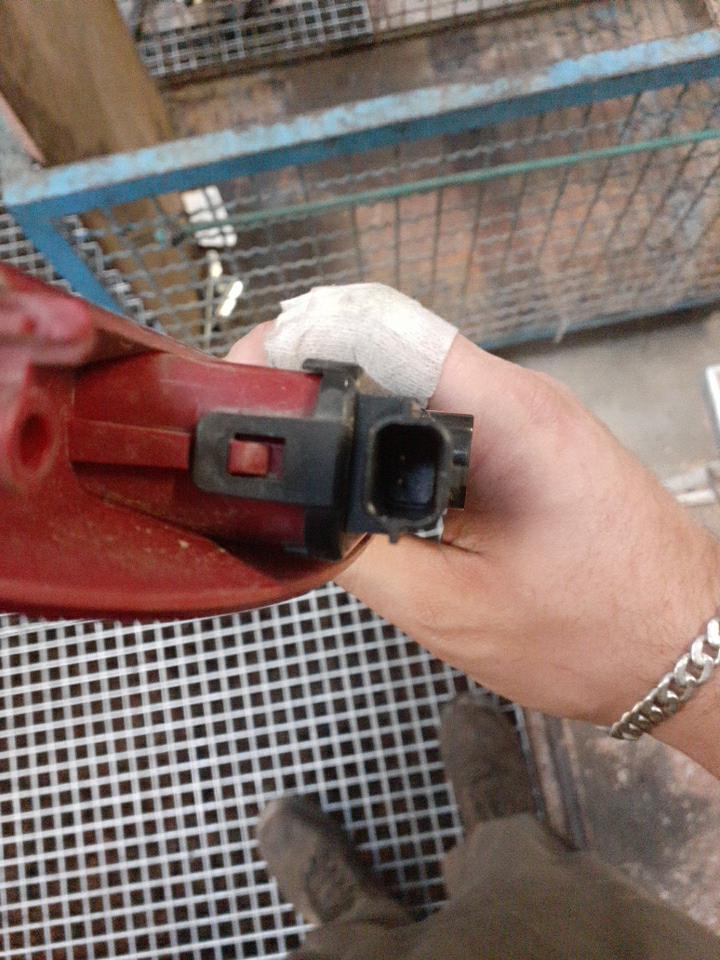 Feu arriere stop central RENAULT CLIO 3 PHASE 2 BREAK Diesel - 1