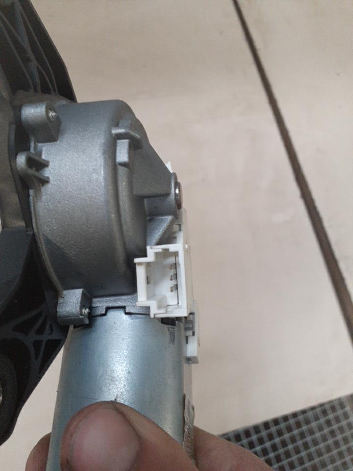 Motore tergicristallo posteriore RENAULT CLIO 3 PHASE 2 BREAK Diésel - 1