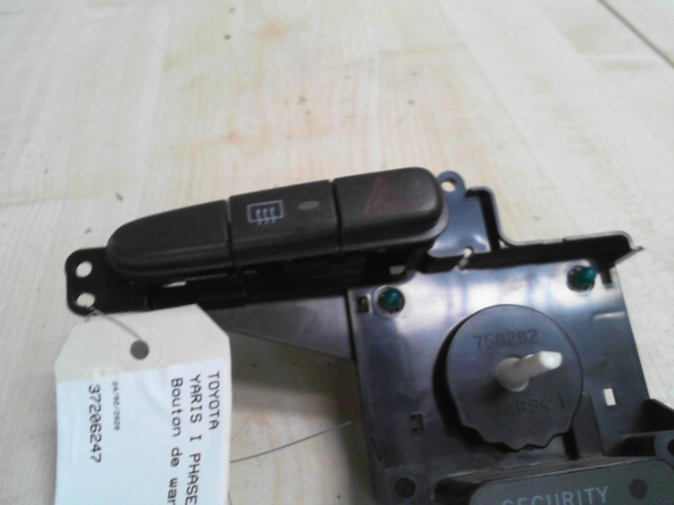 Bouton de warning TOYOTA YARIS 1 PHASE 1 Essence - 1