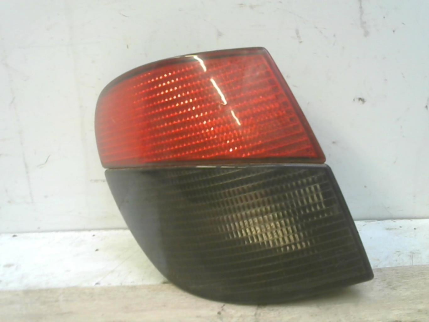 Fanale posteriore principale sinistro (luci) PEUGEOT 406 PHASE 2 BREAK Diésel - 1