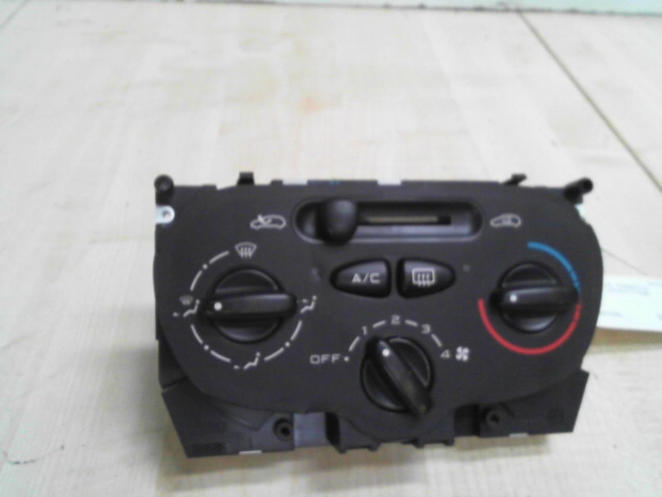 Commande chauffage PEUGEOT 206 PHASE 1 BREAK Essence - 1