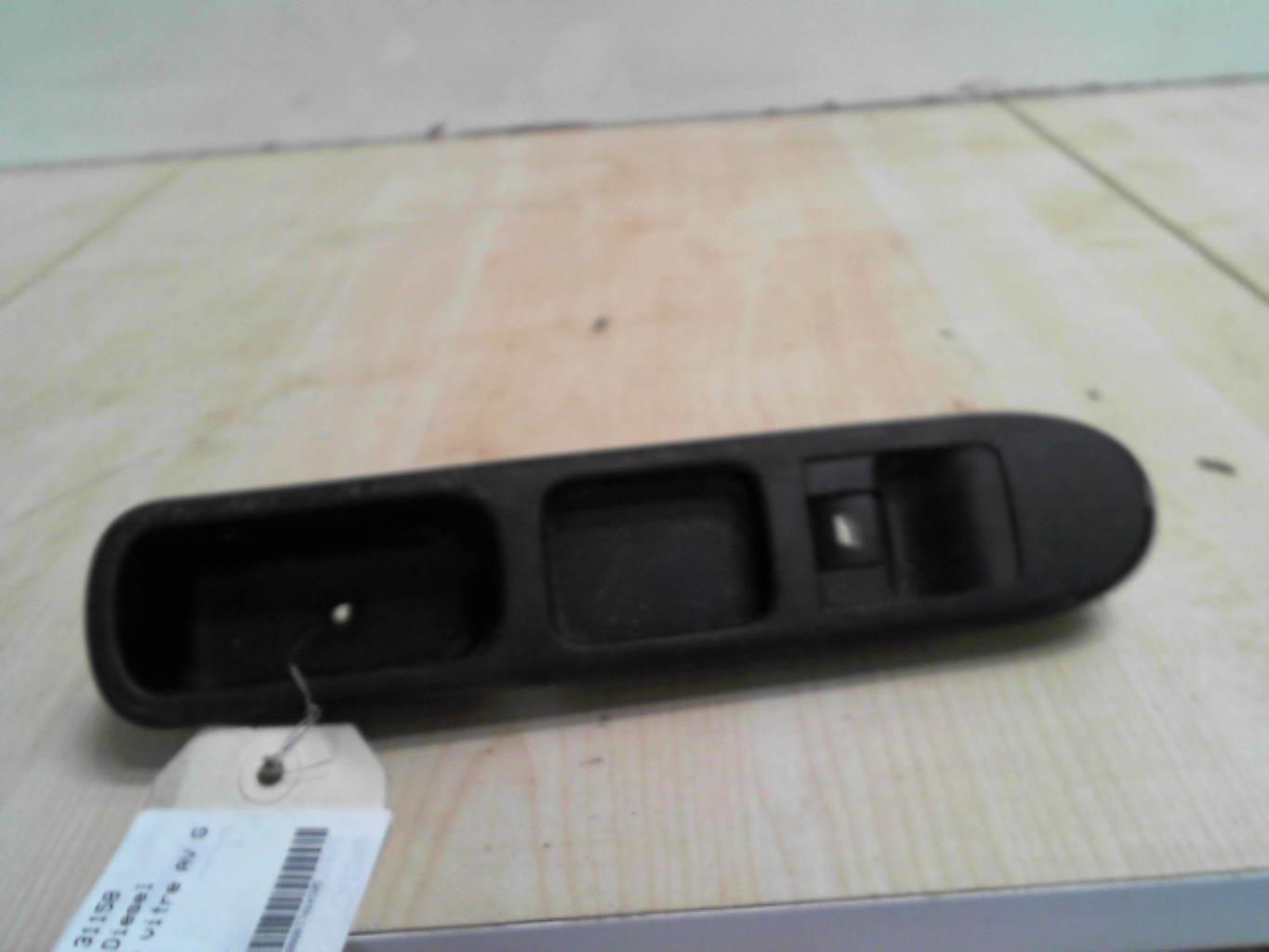Interruttore lavacristalli anteriore destro PEUGEOT 307 PHASE 1 BREAK Diésel - 1