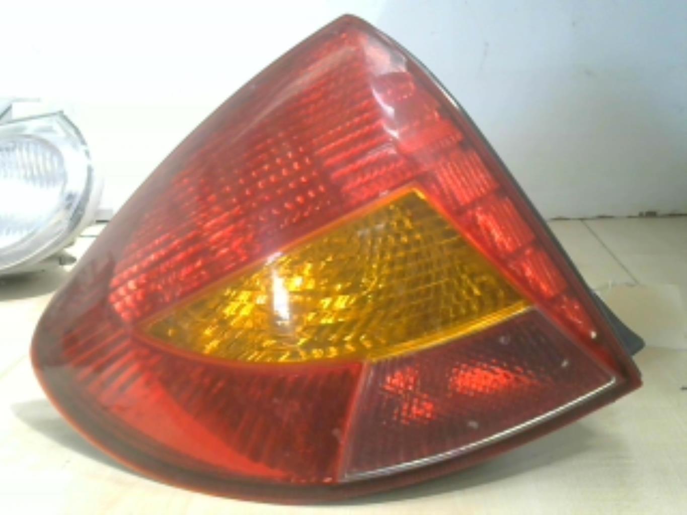 Fanale posteriore principale sinistro (luci) KIA RIO 1 BREAK Gasolina - 1