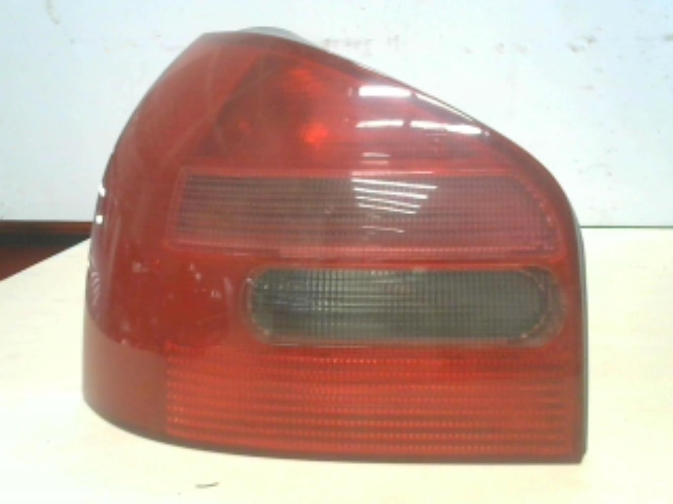Fanale posteriore principale sinistro (luci) AUDI A3 1 PHASE 1 Diésel - 1