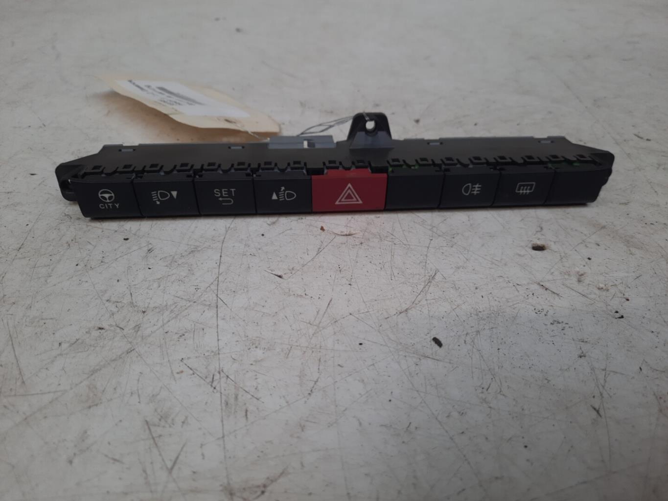 Bouton de warning FIAT PANDA 3 PHASE 1 Essence - 1
