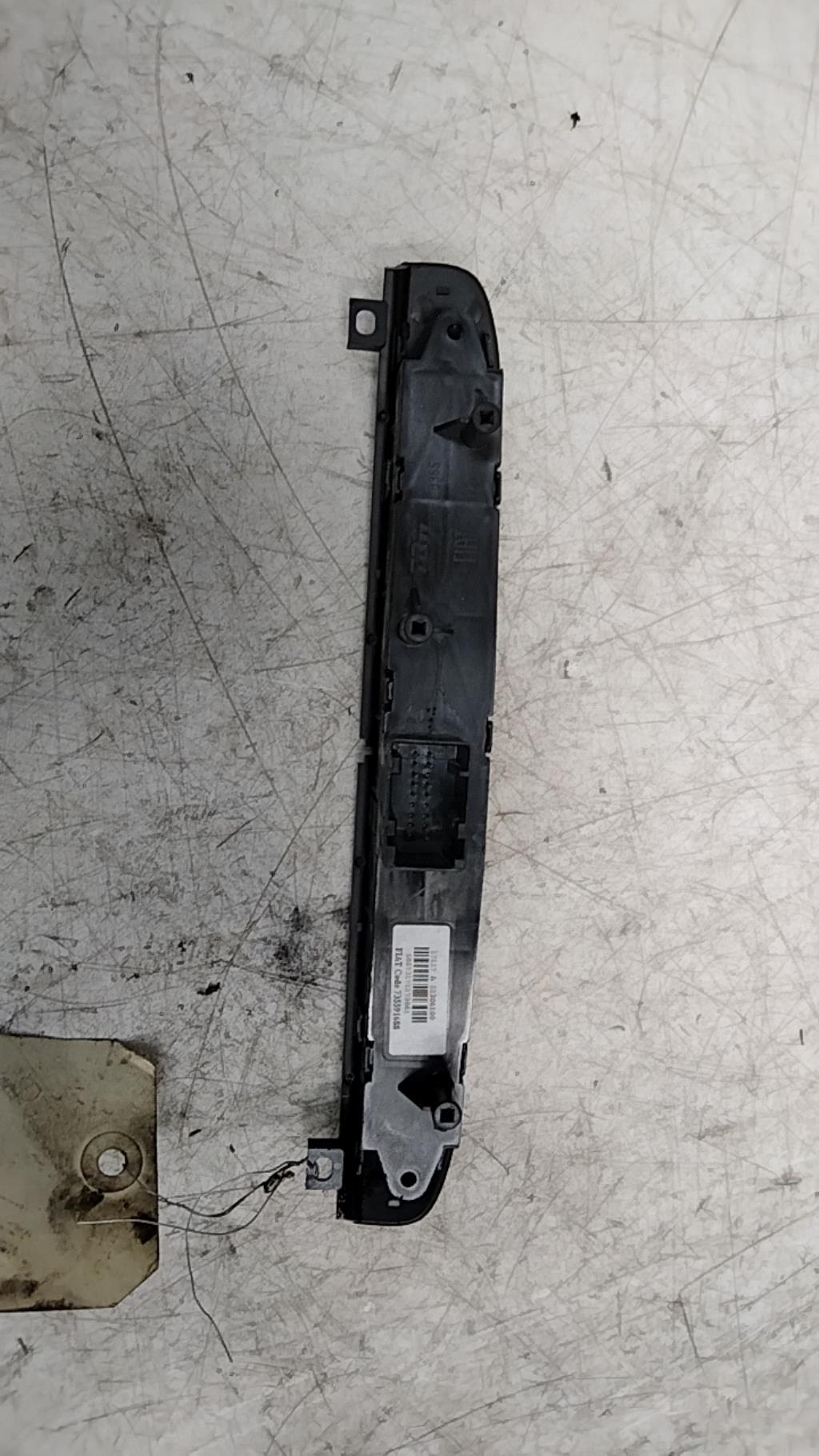 Interruttore luci emergenza FIAT PUNTO 3 Gasolina - 1