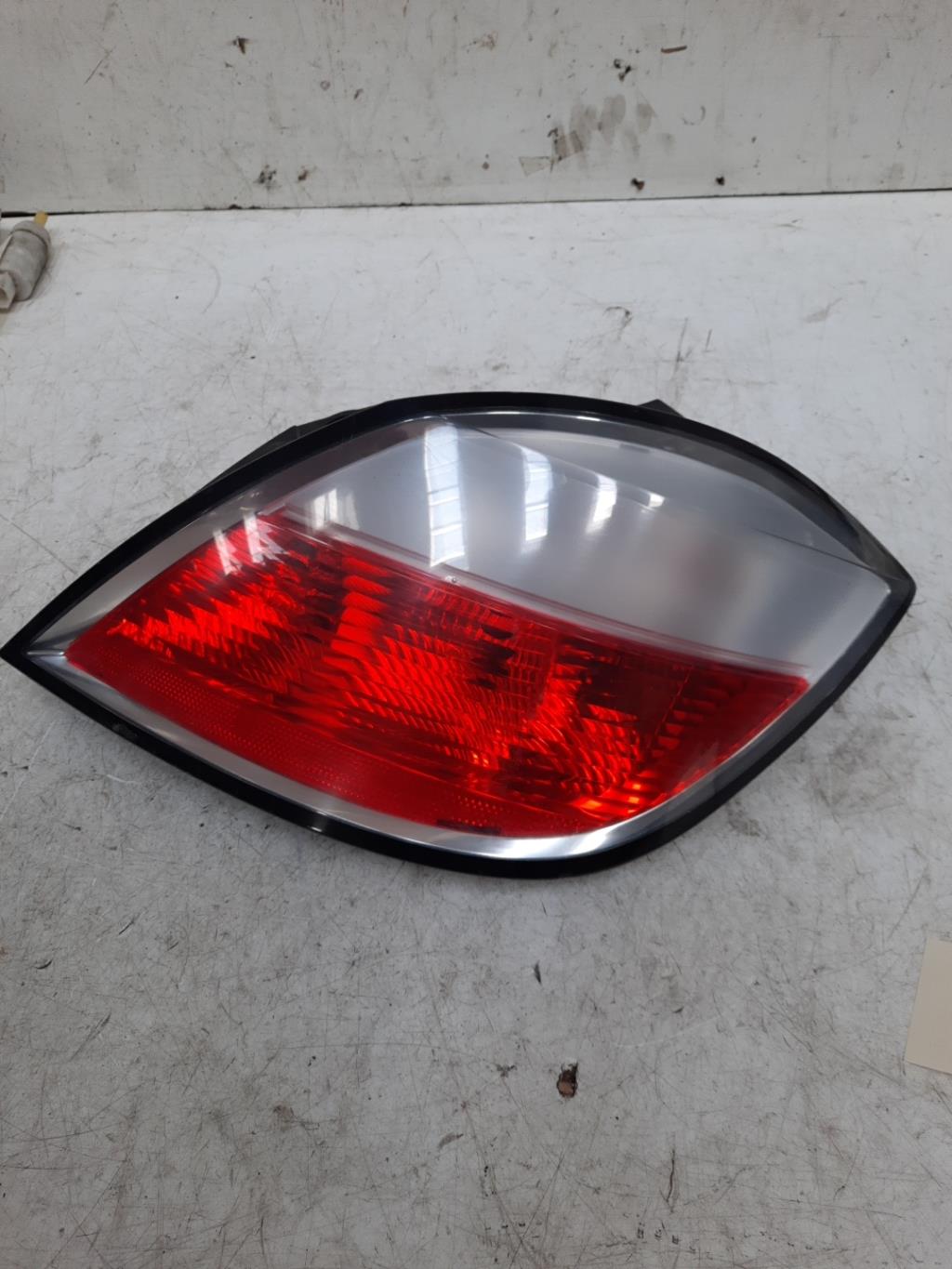 Fanale posteriore principale destro (luci) OPEL ASTRA H PHASE 1 Diésel - 1