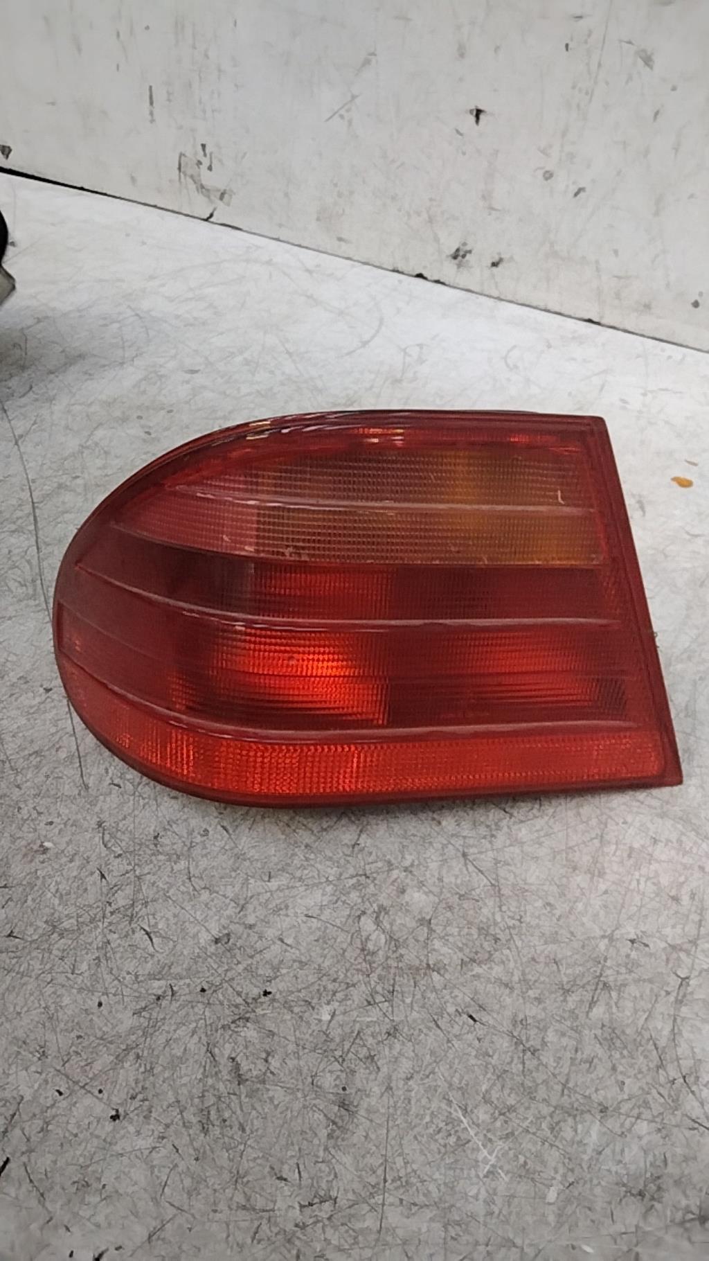 Fanale posteriore principale sinistro (luci) MERCEDES CLASSE E 210 PHASE 1 Diésel - 1