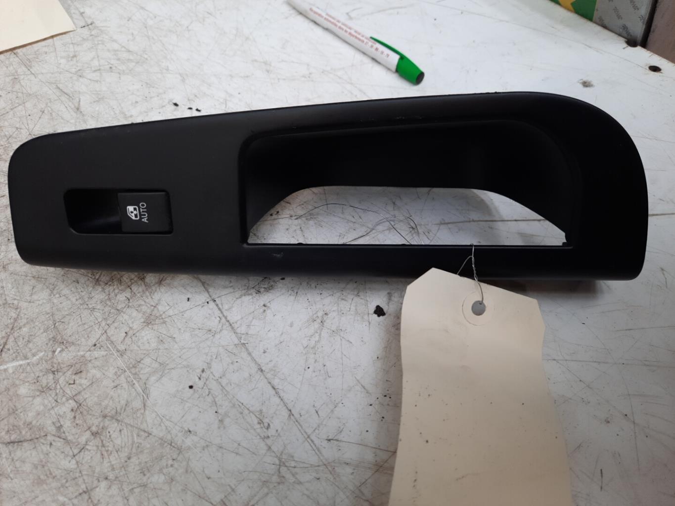 Interrupteur de leve vitre arriere droit KIA CEE-D 1 PHASE 1 Diesel - 1