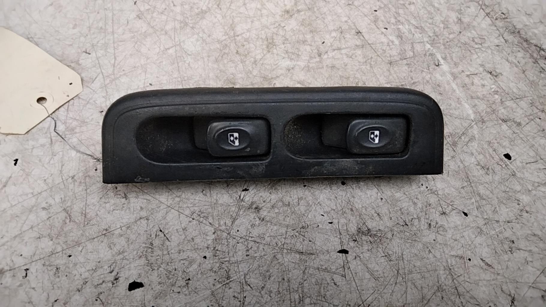 Interruttore lavacristalli anteriore sinistro RENAULT CLIO 2 PHASE 1 Diésel - 1