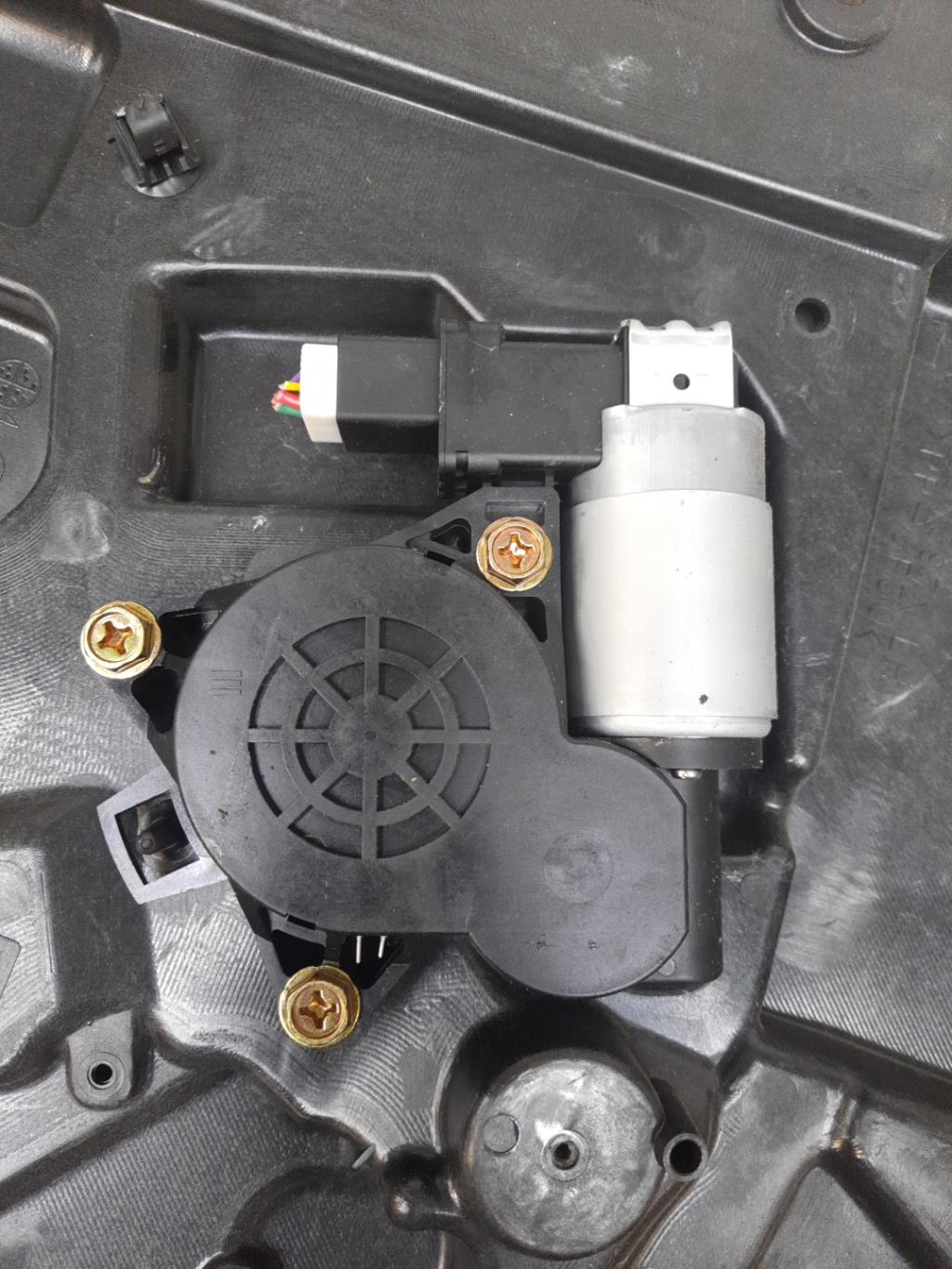 Alzacristalli elettrico posteriore sinistro MAZDA 5 1 PHASE 1 Diésel - 1