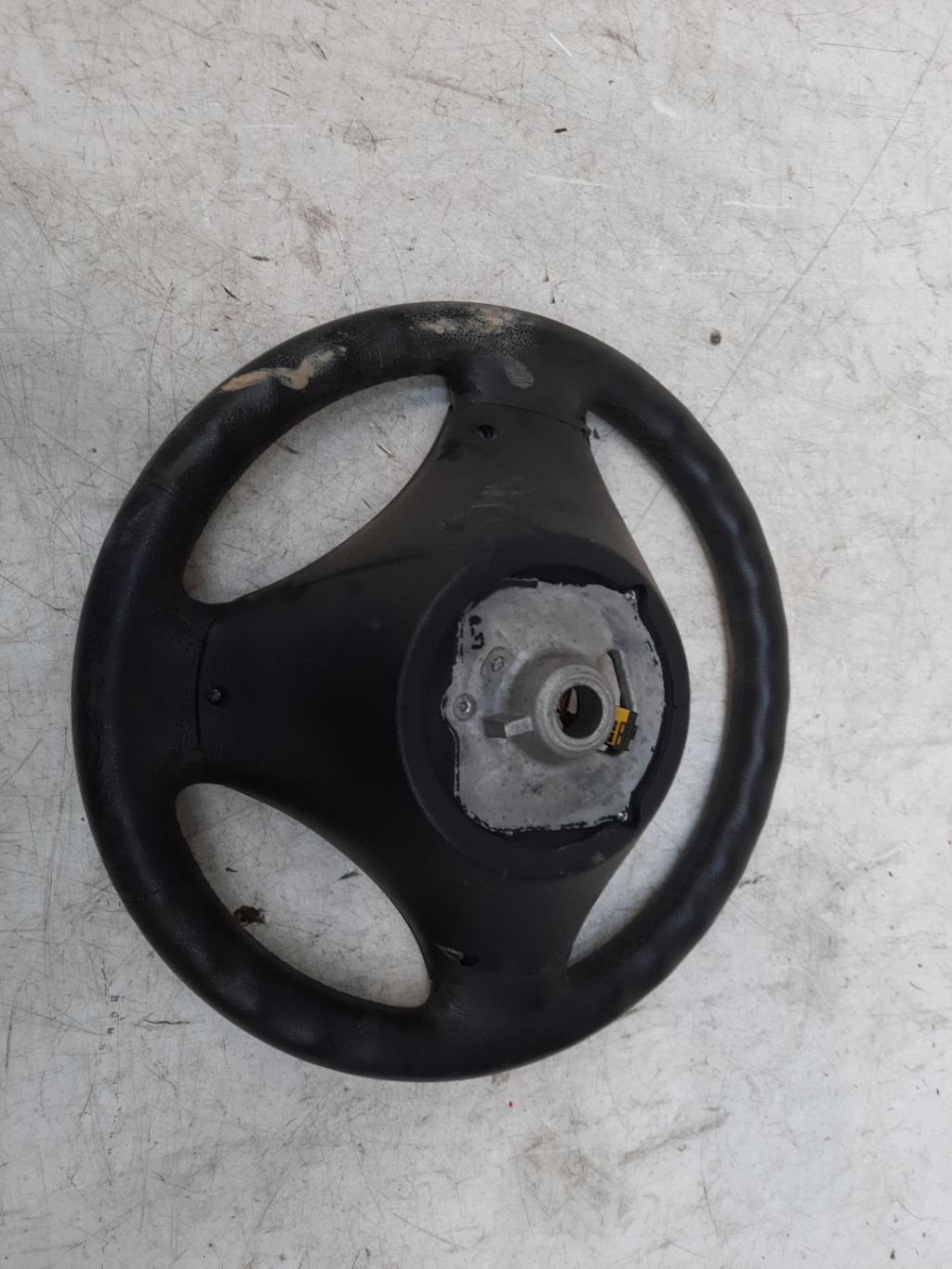 Volant BMW SERIE 1 E87 PHASE 1 Essence - 1
