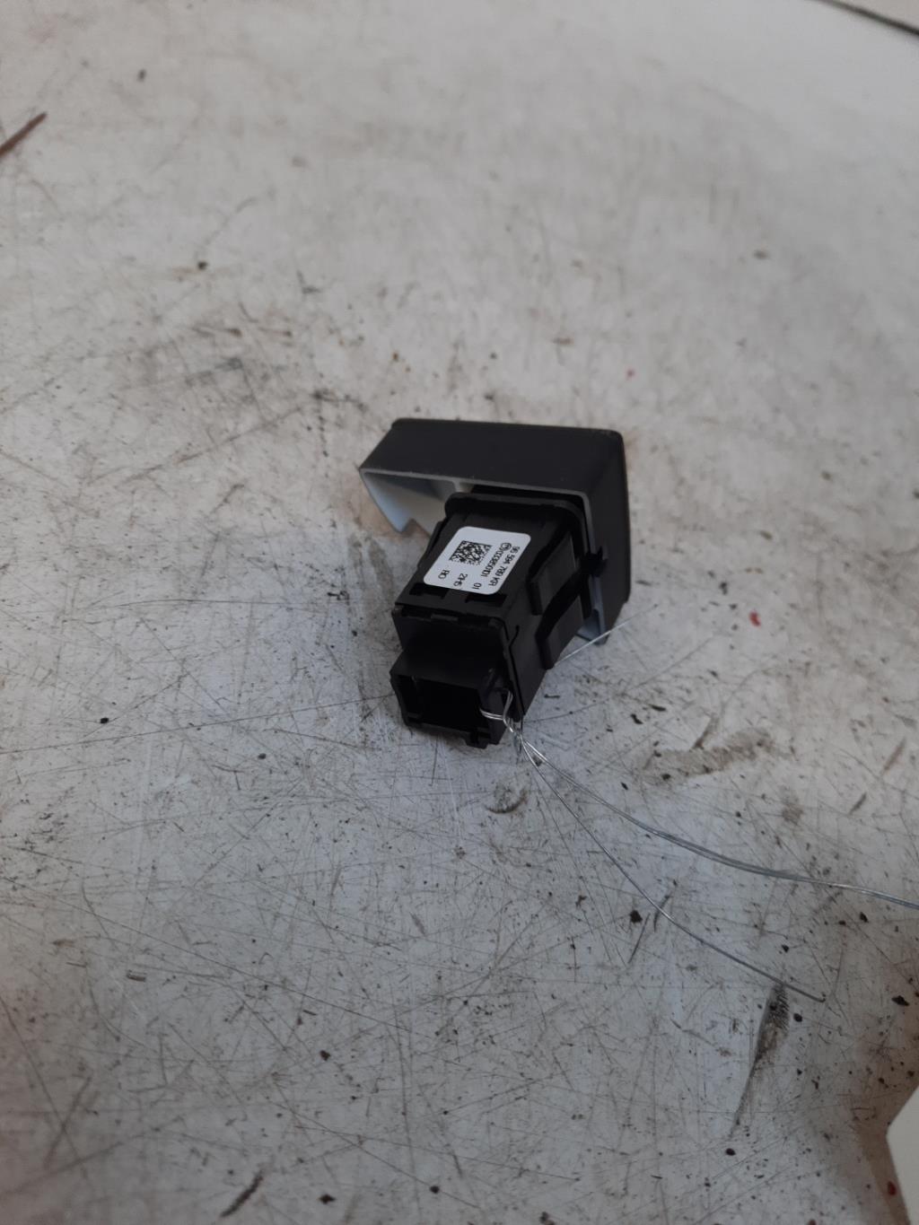 Bouton de warning CITROEN C5 2 BREAK Diesel - 1