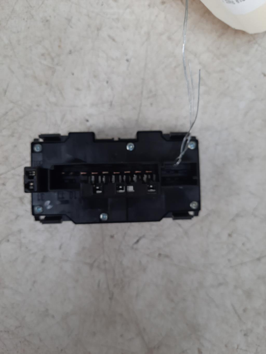 Bouton de warning MERCEDES CLASSE E 210 PHASE 1 Diesel - 1