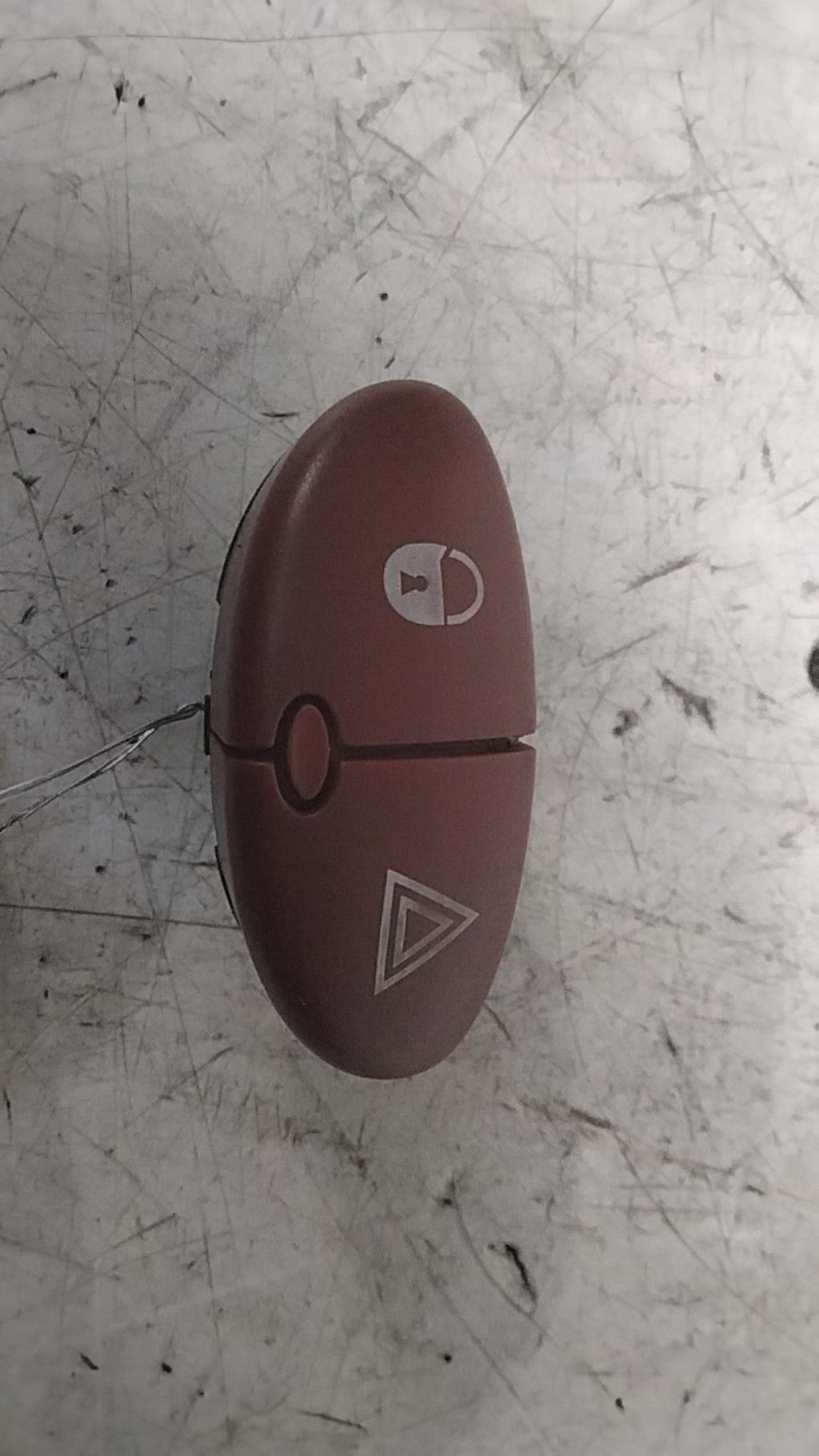 Bouton de warning PEUGEOT 206  - 1