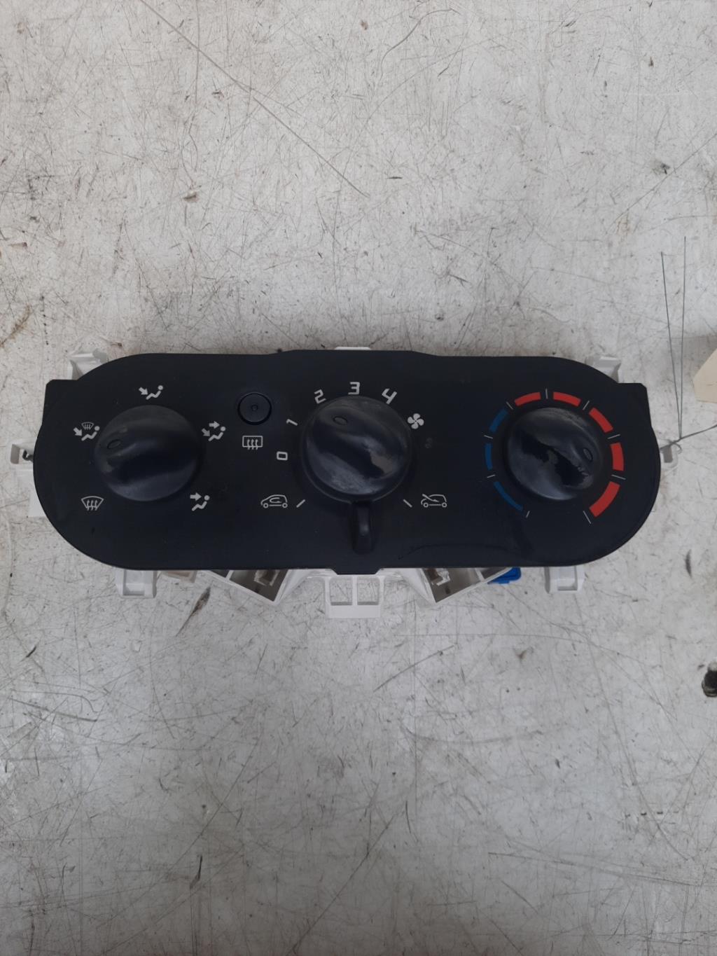 Commande chauffage RENAULT TWINGO 2 PHASE 1 Essence - 1