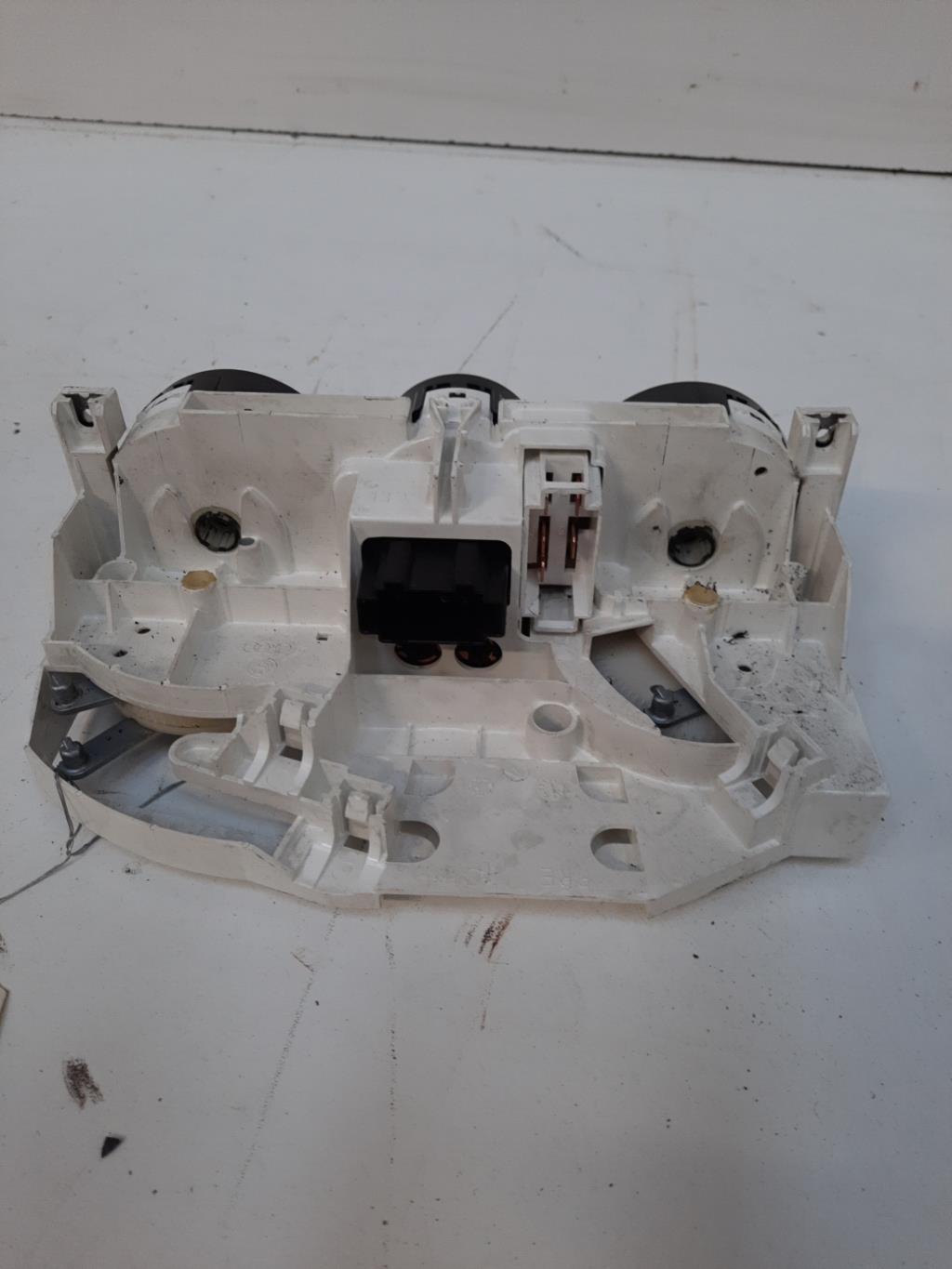 Commande chauffage VOLKSWAGEN BORA Diesel - 1