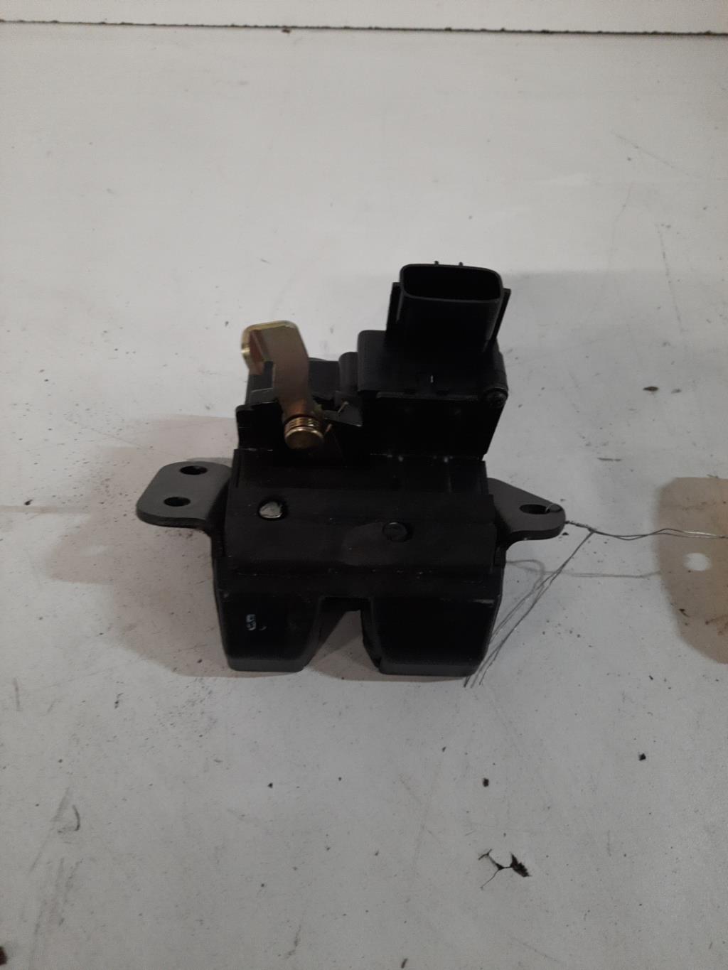 Fermeture centralisee coffre KIA CARENS 3 Diesel - 1
