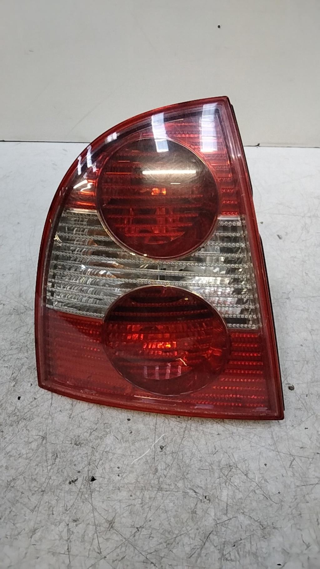Fanale posteriore principale sinistro (luci) VOLKSWAGEN PASSAT 4 PHASE 2 Diésel - 1