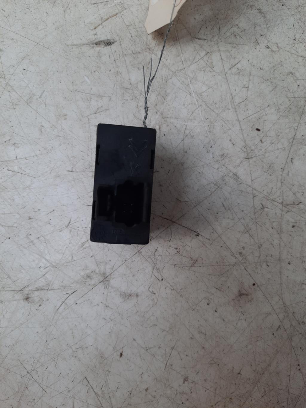 Interruttore lavacristalli posteriore destro PEUGEOT 407 PHASE 1  - 1