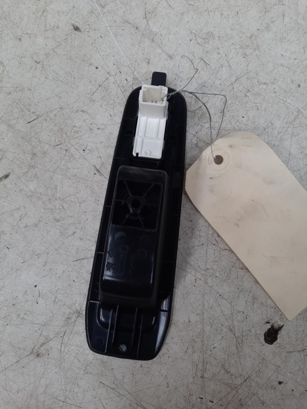 Interruttore lavacristalli posteriore sinistro PEUGEOT 308 2 PHASE 1 Diésel - 1